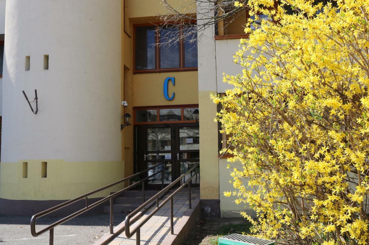 Apartman Hotel Бюк Экстерьер фото
